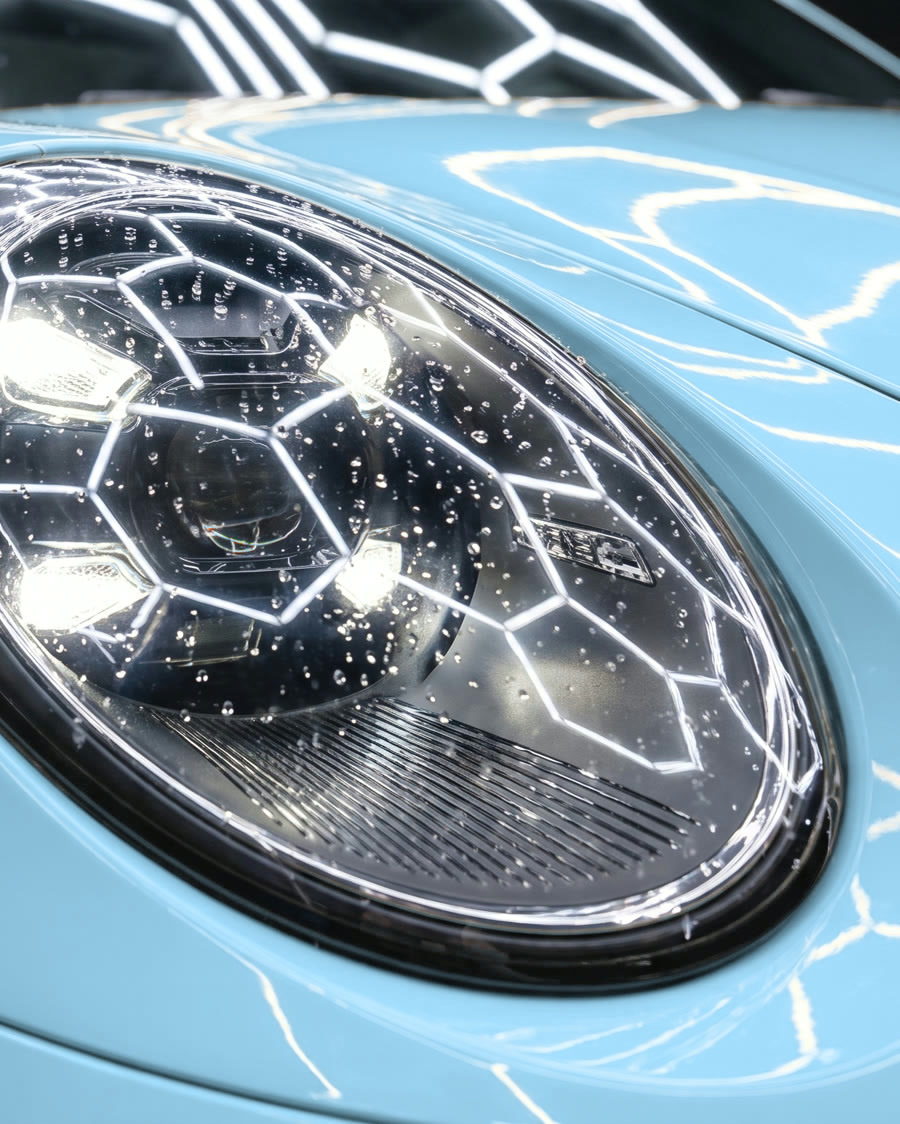 Headlight with water droplets